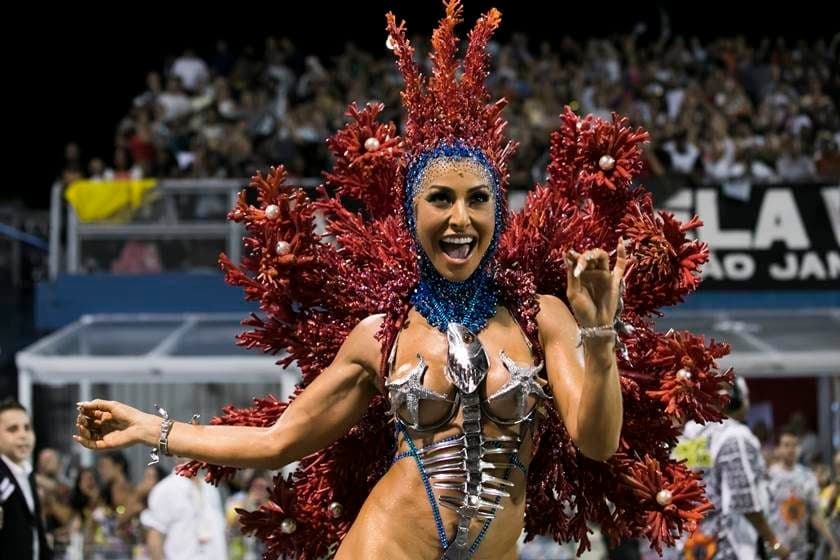 Após dar à luz recentemente, Sabrina Sato decide se vai ou não voltar ao carnaval