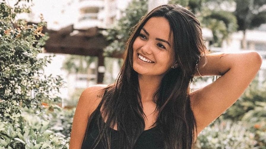 Suzanna Freitas entra no desafio dos 10 anos, fãs comentam e ela rebate: "Era feia mesmo"