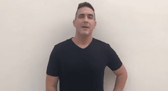 André Marques faz despedida emocionante do Vídeo Show nas redes sociais: "sentirei saudade"