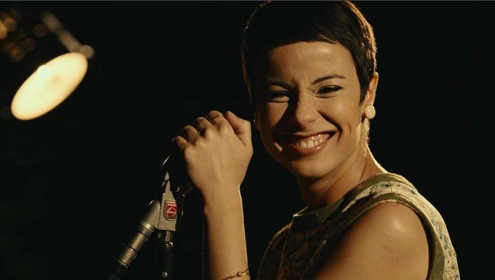 Andréia Horta fala de semelhança com Elis Regina e comenta desafio de vivê-la em minissérie da Globo