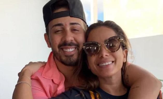 Fenômeno na internet, Carlinhos Maia encontra Anitta e os dois aparecem juntos em clima de intimidade