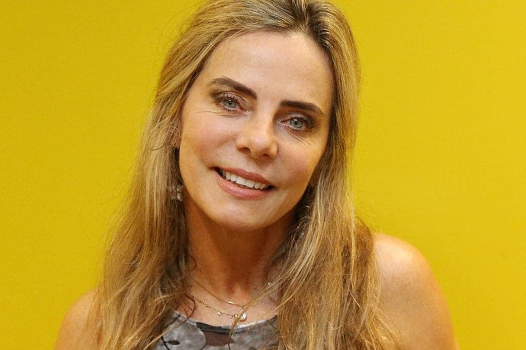 Aos 66 anos, Bruna Lombardi posa no Instagram e fãs elogiam boa forma