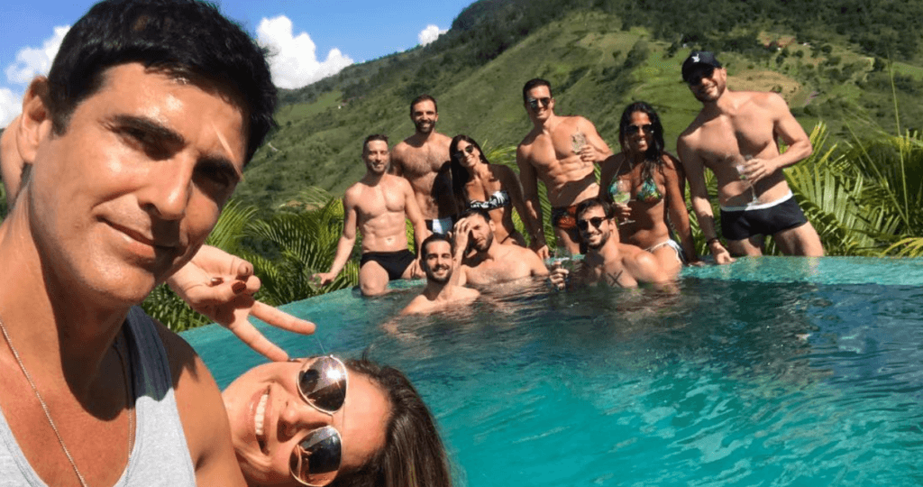 Reynaldo Gianecchini aparece 'sarrando' com os amigos no Rio; confira o vídeo