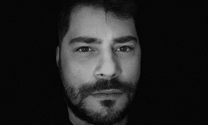 Evaristo Costa desdenha da Globo e desabafa sobre os anos de trabalho