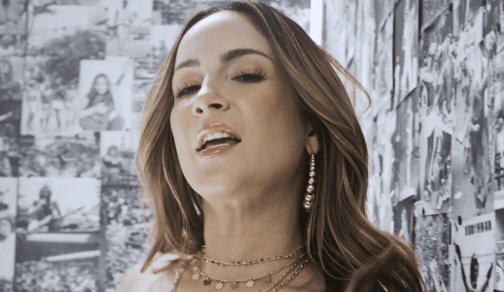 Gravidez de Claudia Leitte era mantida em segredo de pessoa importante