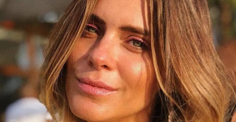 Carolina Dieckmann aparece em roupa íntima, chama atenção por detalhe e deixa internautas em choque