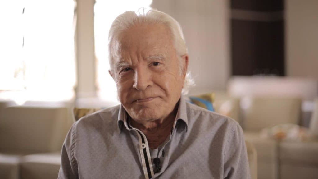 Cid Moreira, afastado de todos, vive em mansão no interior e surpreendente