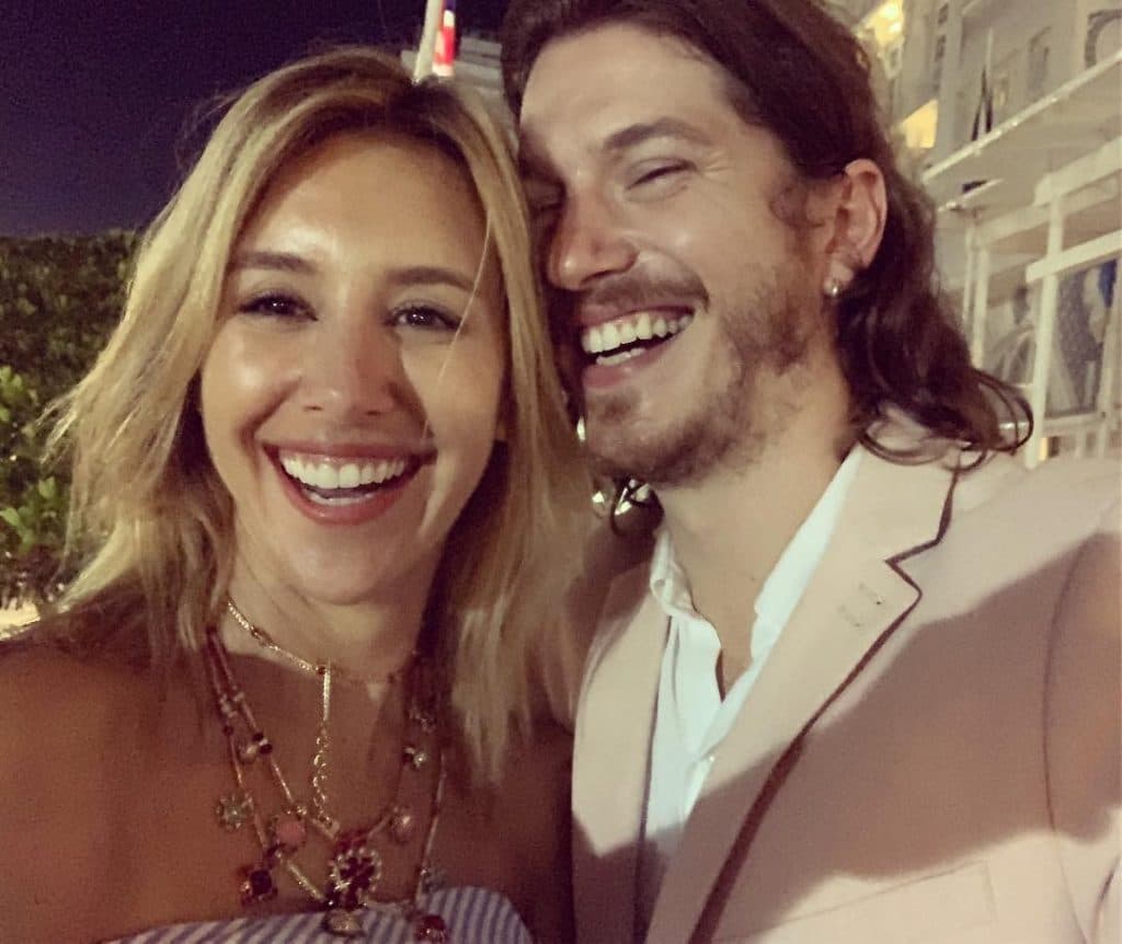 Cris Dias faz foto misteriosa e pode estar grávida do ator da Globo Caio Paduan