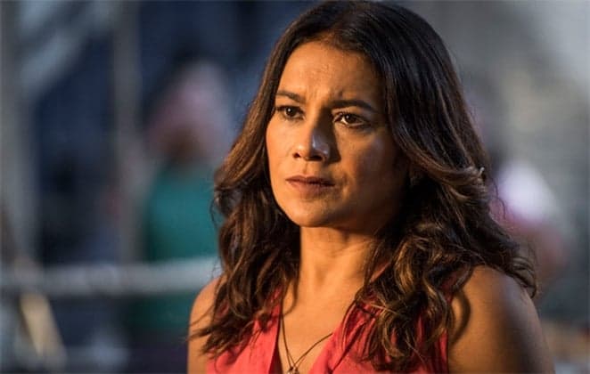 “Deve ser duro ser mãe de filhos que não se entendem”, declara Dira Paes sobre papel em Verão 90