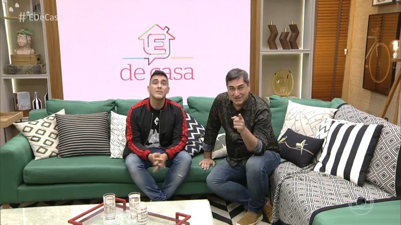 André Marques e Zeca Camargo no semanal É de Casa, da Globo. (Foto: Reprodução)