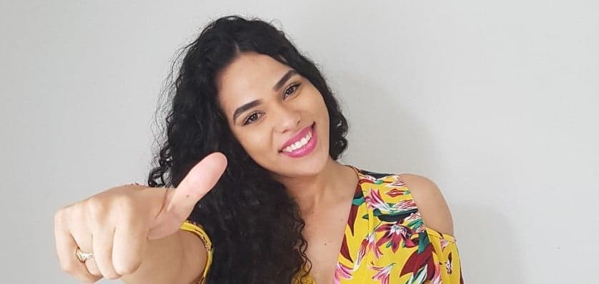 Ex-BBB Elana arranca suspiros de internautas após postar foto de biquíni no Instagram