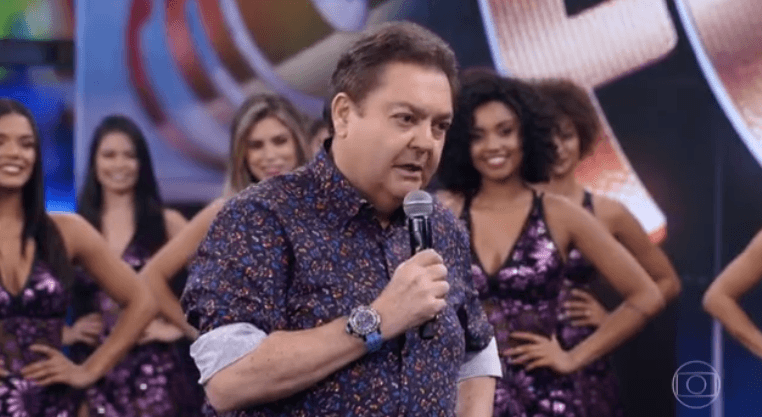 Cantoras famosas participam do Domingão do Faustão, cantam mal e os telespectadores não perdoam