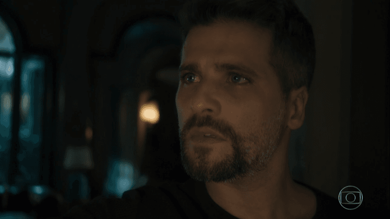 O Sétimo Guardião: Gabriel vê gato León humano, fica em choque e tem revelação