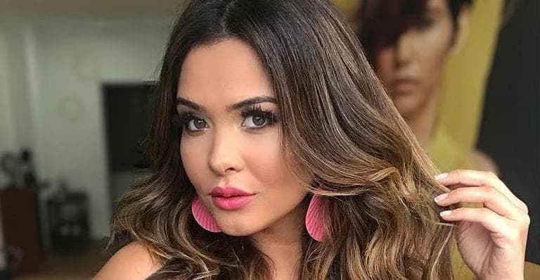 Geisy Arruda deixa parte íntima exposta ao surgir com roupa transparente e imagem viraliza