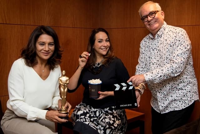 Dira Paes, Maria Beltrão e Artur Xexéo formam o trio da transmissão do Oscar 2018 na Globo (Foto: Globo/ Estevam Avellar
