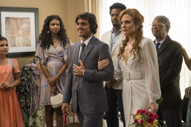 O Tempo Não Para: Elmo e Miss Celine têm casamento diferente; veja fotos