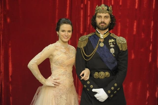 Morte trágica, sumiço da TV e promessa da Globo: atores de Cordel Encantado oito anos depois