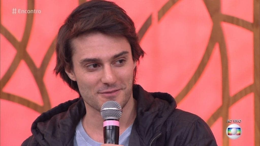 Após se assumir homossexual, Hugo Bonemer revela se perdeu trabalhos depois da revelação