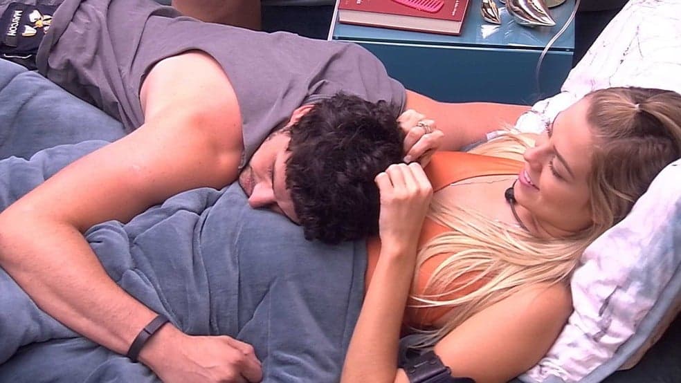 BBB19: Mãe de Isabella relata preocupação com aproximação da filha com Maycon