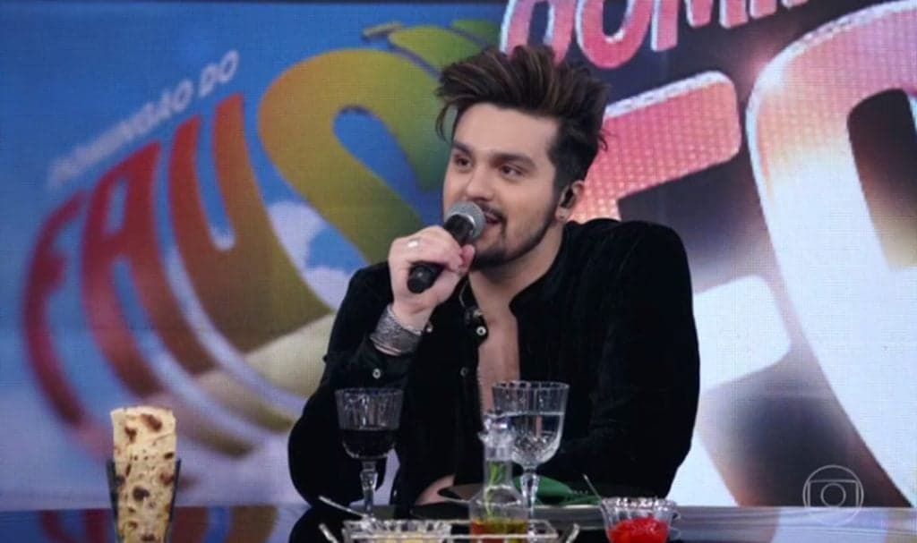 Luan Santana se encontra com sósia e choca com semelhança
