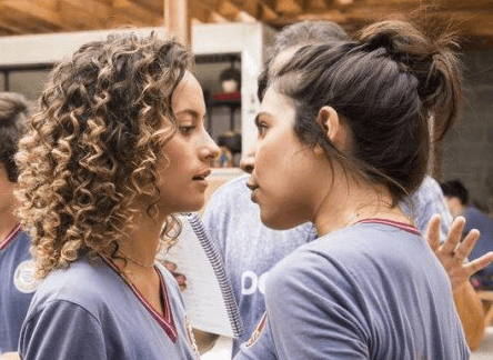 Malhação: Maria Alice bate de frente e tem briga feia com Pérola