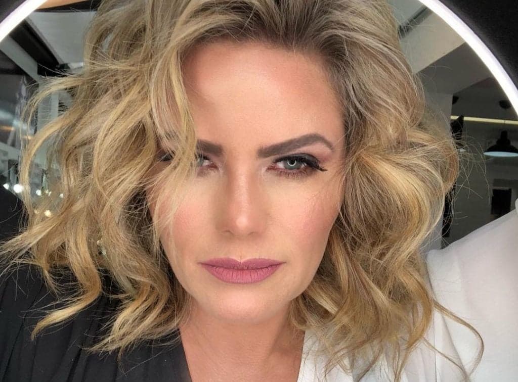 Fotos de biquíni e corpão pra jogo, provam que Maria Cândida, do É de casa, é a mulher mais linda do Brasil