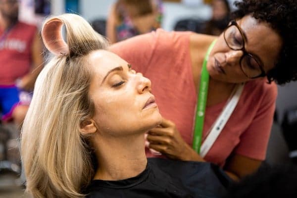 Letícia Spiller comenta "cara de velha" de Marilda em O Sétimo Guardião
