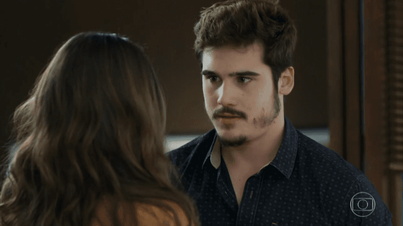 O Tempo Não Para: Samuca surpreende Marocas com proposta e ela recusa