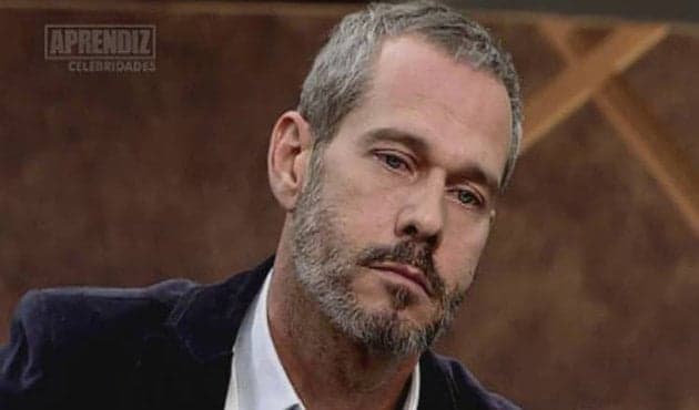 Após se assumir homossexual, Nico Puig posa com o marido e surpreende