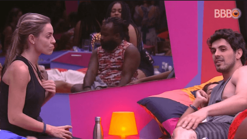 Família de Paula do BBB19 se revolta e detona Maycon: 'Falso! É um bosta!'
