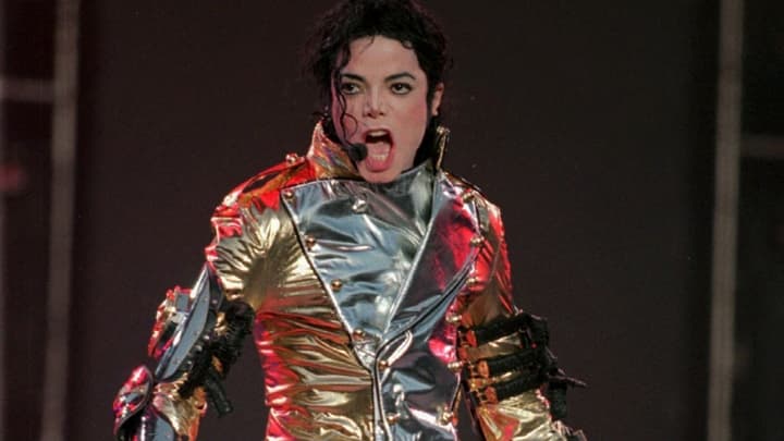 Novo documentário sobre Michael Jackson choca o público e revolta família do cantor