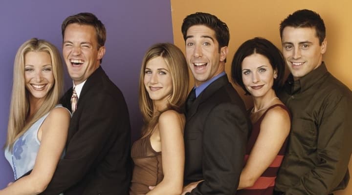 Elenco da Friends ganha fortuna por ano com reprises da série; saiba quanto