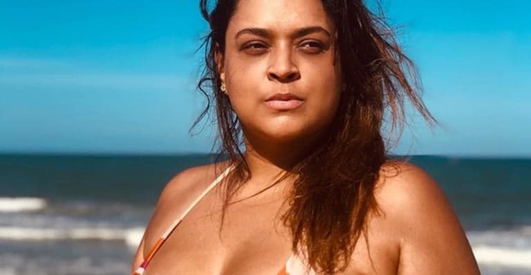De biquíni, Preta Gil expõe mulher que a xingou por celulites