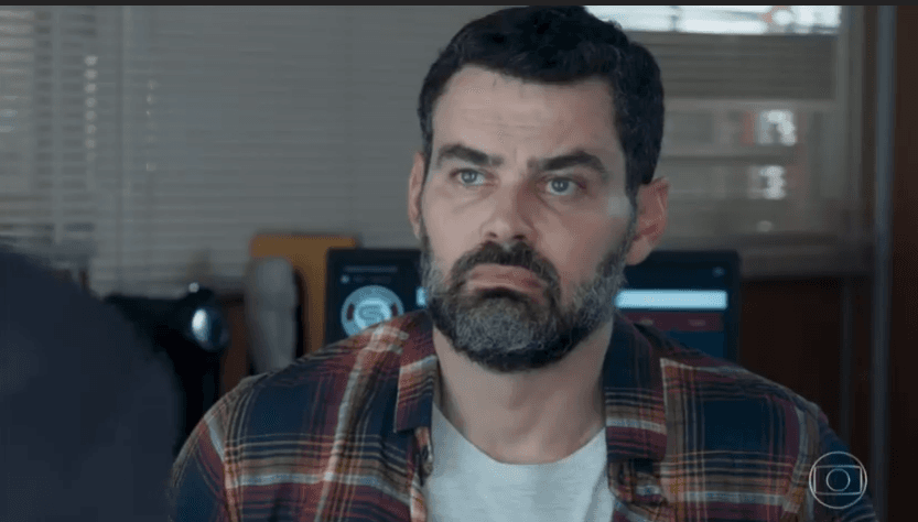 Malhação - Vidas Brasileiras: Pressionado, Rafael toma atitude drástica e tenta salvar alunos do Sapiência