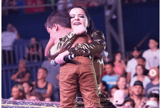 Maraisa se emociona com abraço de fã mirim e faz linda declaração