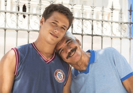 Malhação: Santiago é expulso de casa por ser gay