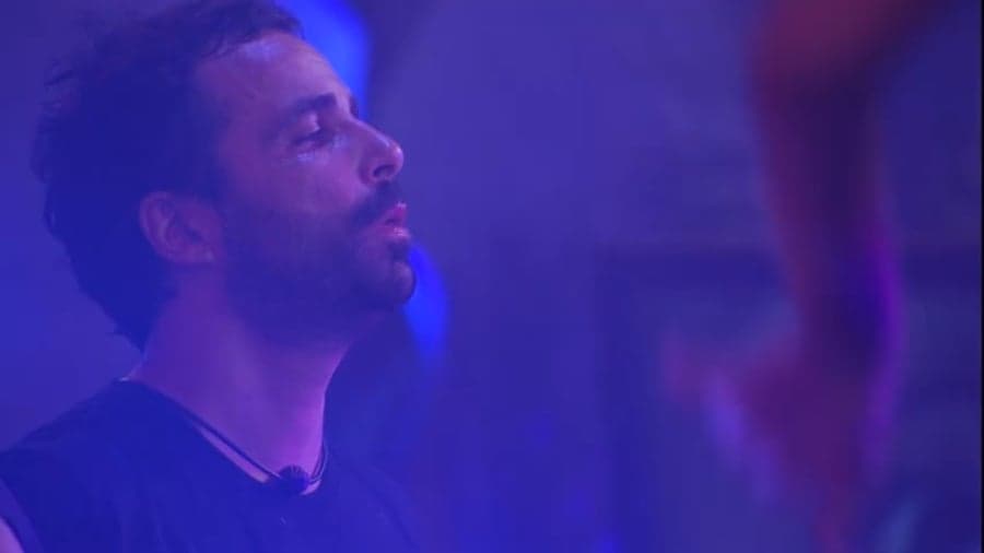 BBB19: Vinicius exagera na bebida, incomoda brothers, mas conta outra versão para a produção
