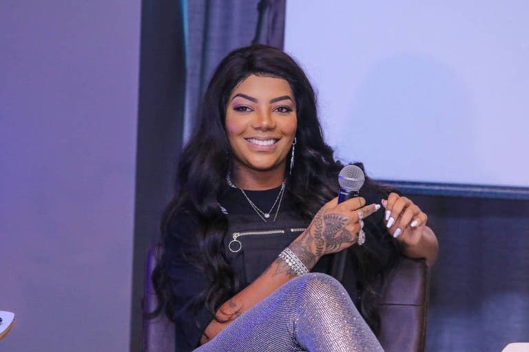 Ludmilla anuncia parceria com Anitta e faz revelação importante