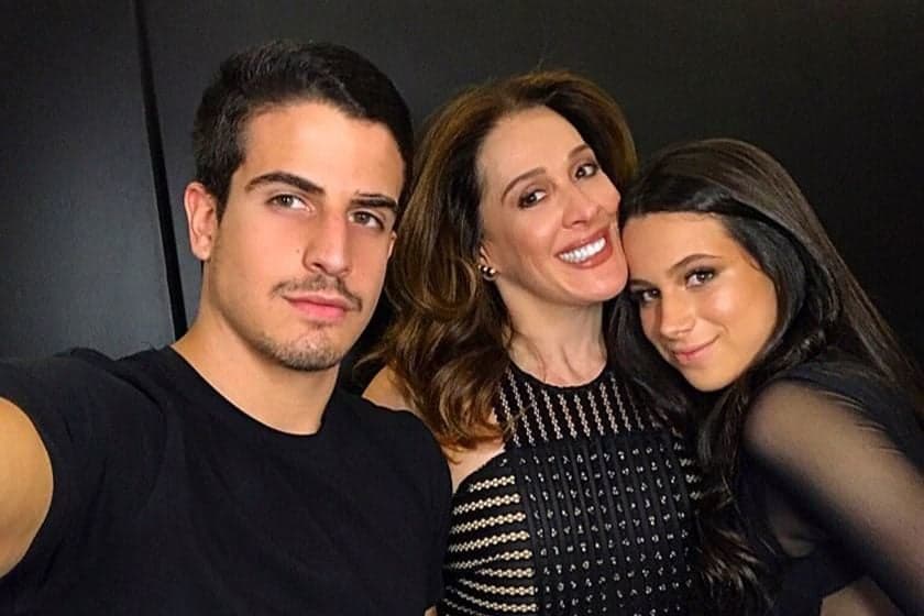 Claudia Raia revela que é crítica com os filhos: ‘Ouvir em casa para não ouvir na rua’