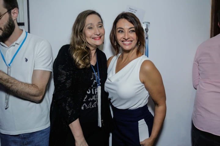 Felipeh Campos comemora aniversário e marca encontro entre Cátia Fonseca e Sonia Abrão