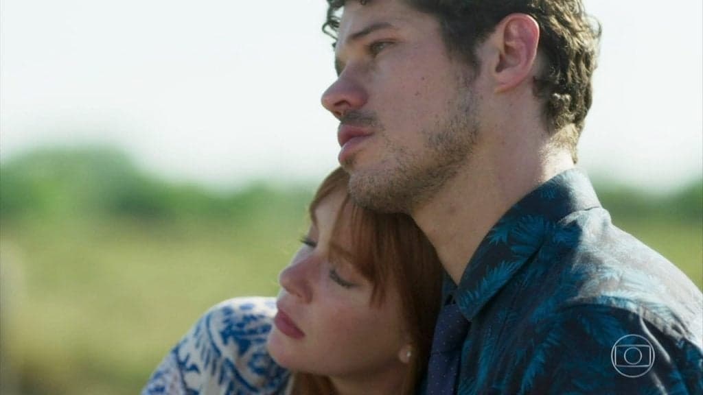 Acusada de ser o pivô de separação, Marina Ruy Barbosa e José Loreto protagonizam cena quente em novela