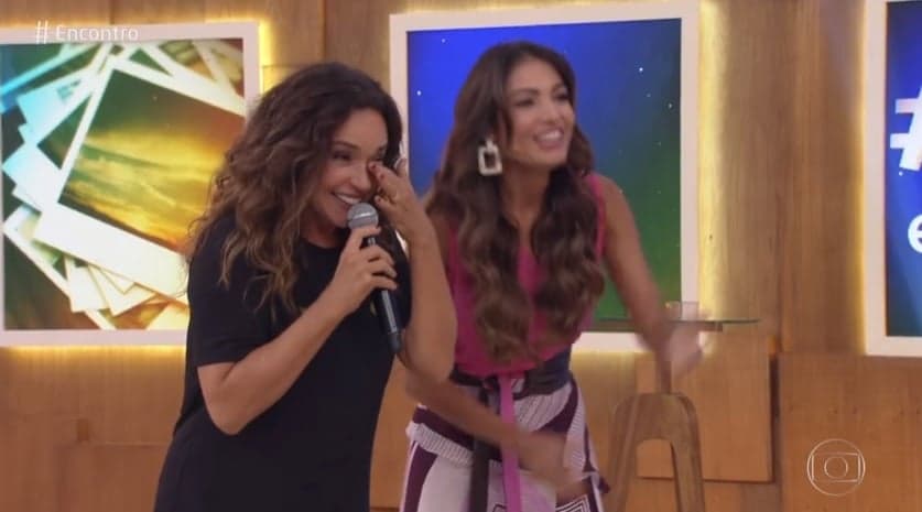 Daniela Mercury é surpreendida por netinha fofa no Encontro e se emociona ao vivo