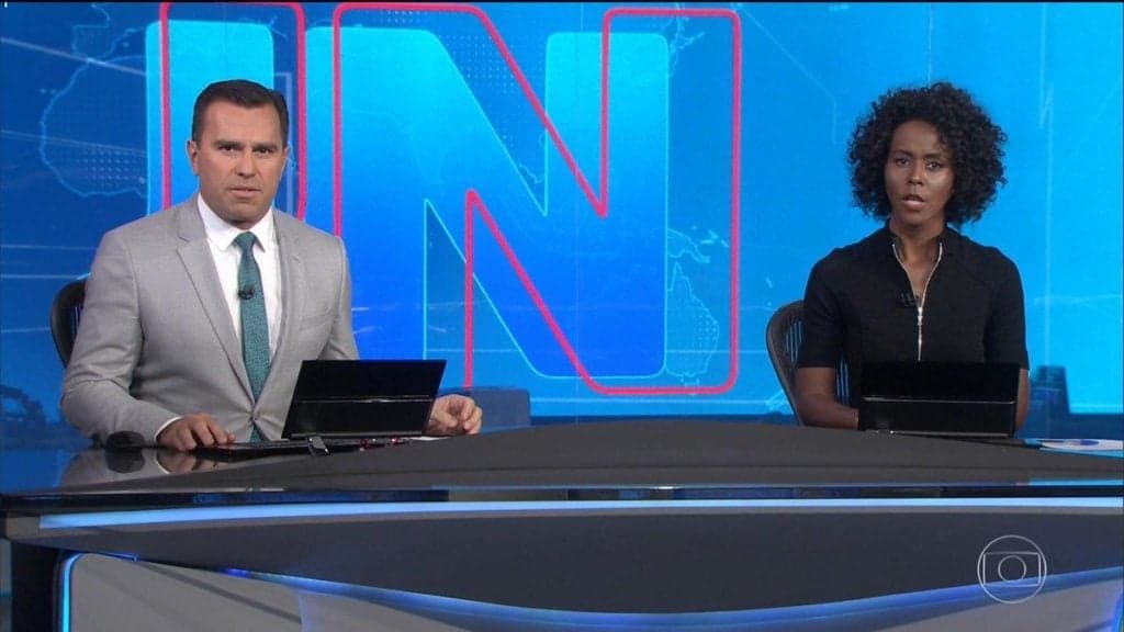 William Bonner se rende e elogia estreia de Maju Coutinho na bancada do Jornal Nacional