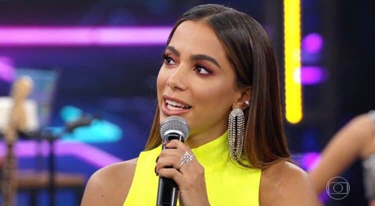 Anitta participa do quadro Ding Dong, recebe elogios de Faustão e movimenta a internet
