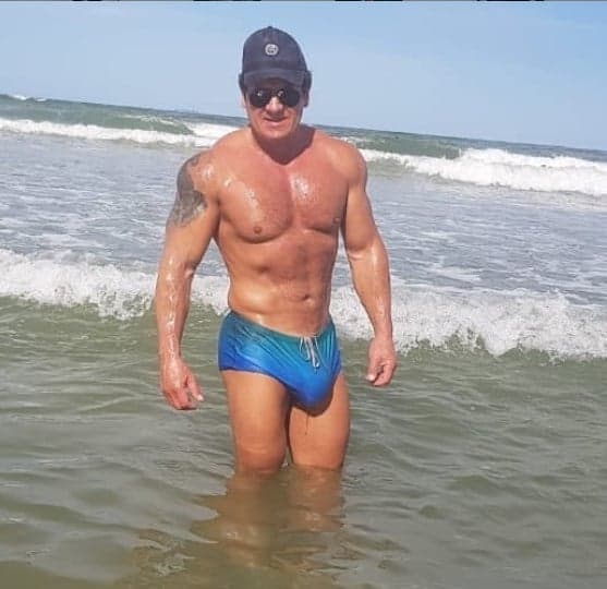 Esposa de Gilberto Ribeiro divulgou na internet os dotes do marido