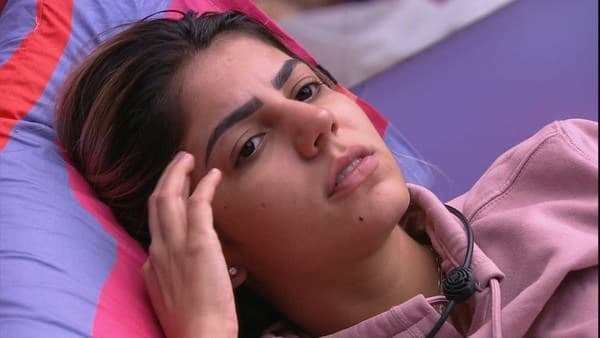 BBB19: Tereza vira a cara para Hariany, e a loira dispara: "Mal tenho intimidade"