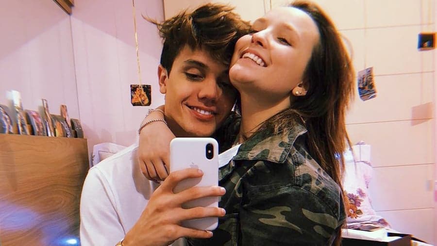 Namorado de Larissa Manoela faz declaração de amor emocionante para atriz do SBT