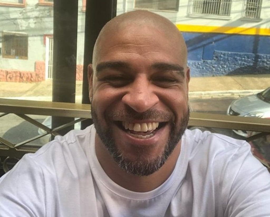 Desempregado, Adriano Imperador coloca parte do patrimônio à venda e preocupa os amigos