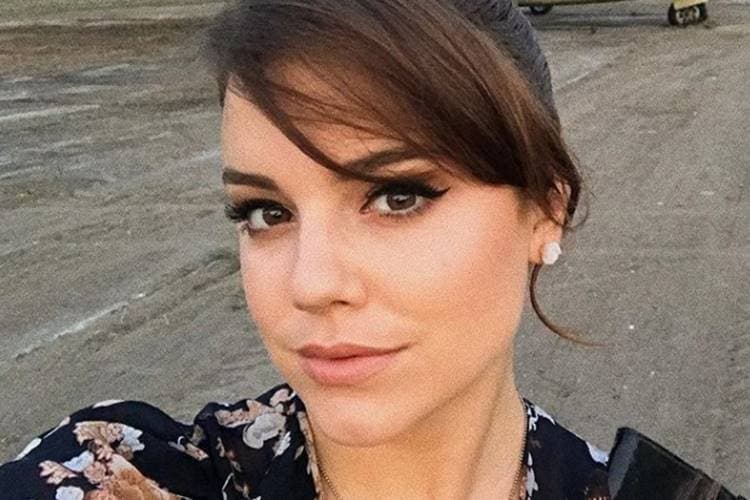 Alice Wegmann detona Bolsonaro, faz graves acusações e é xingada por internauta