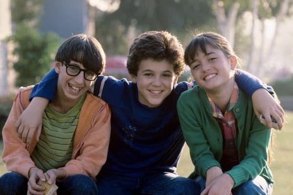 Ator da série Anos Incríveis reencontra com colegas e surpreende ao publicar registro décadas depois
